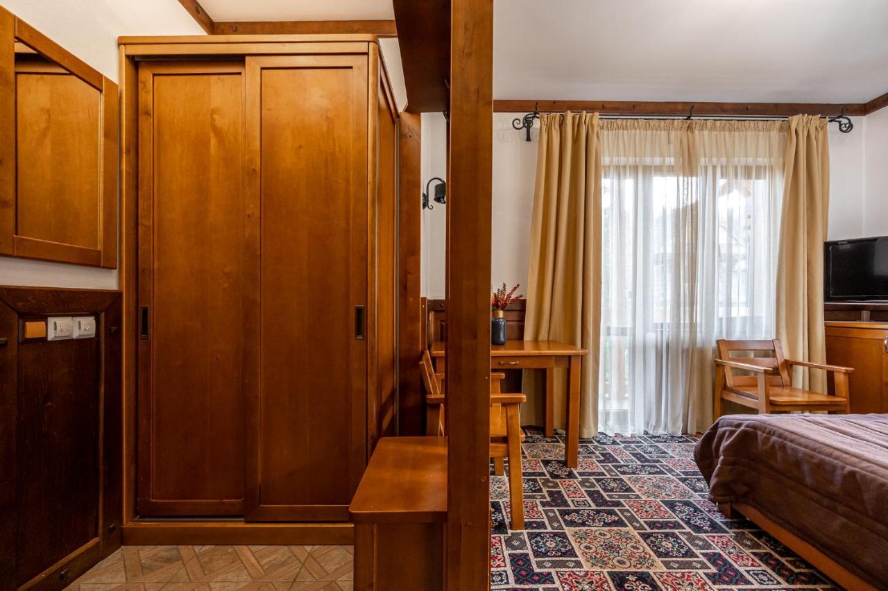 Tatariv Deluxe Hotel Buitenkant foto