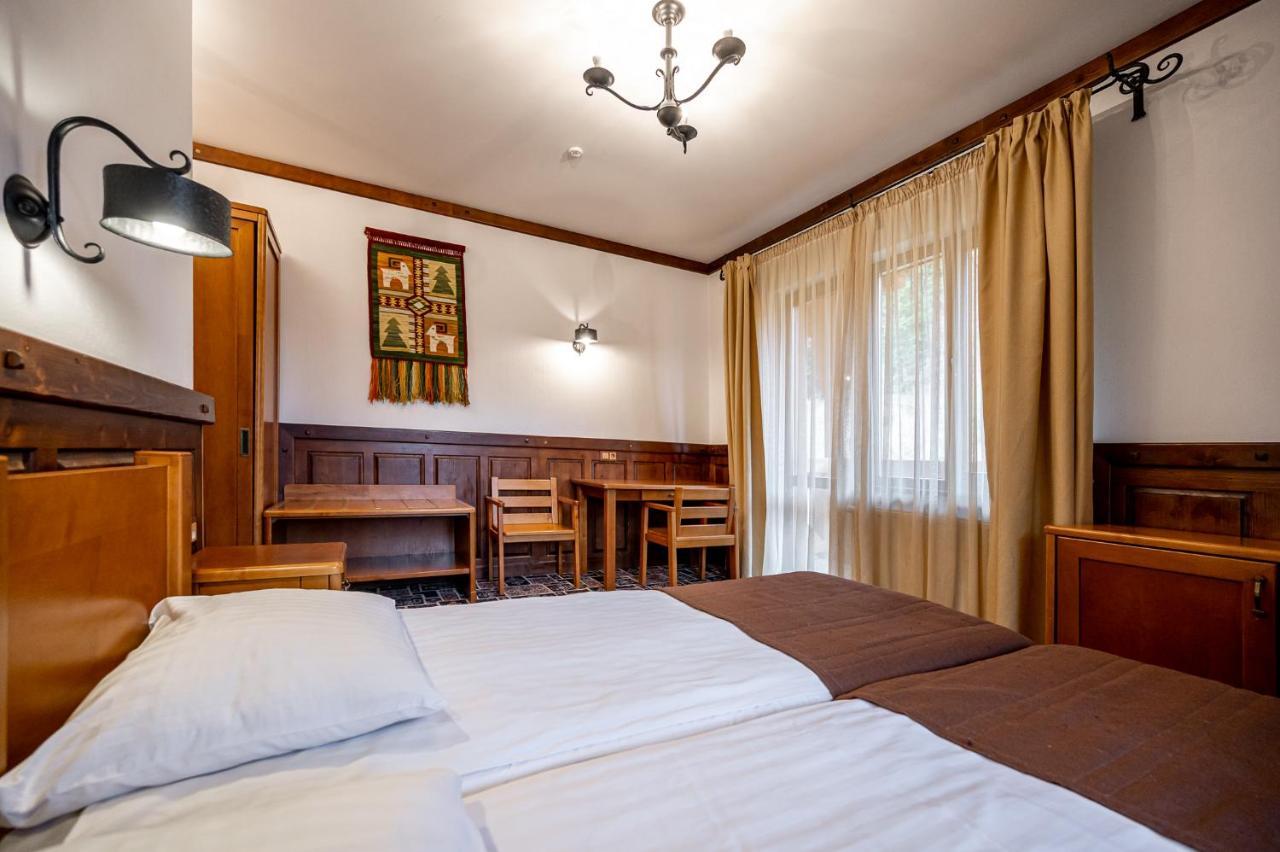 Tatariv Deluxe Hotel Buitenkant foto