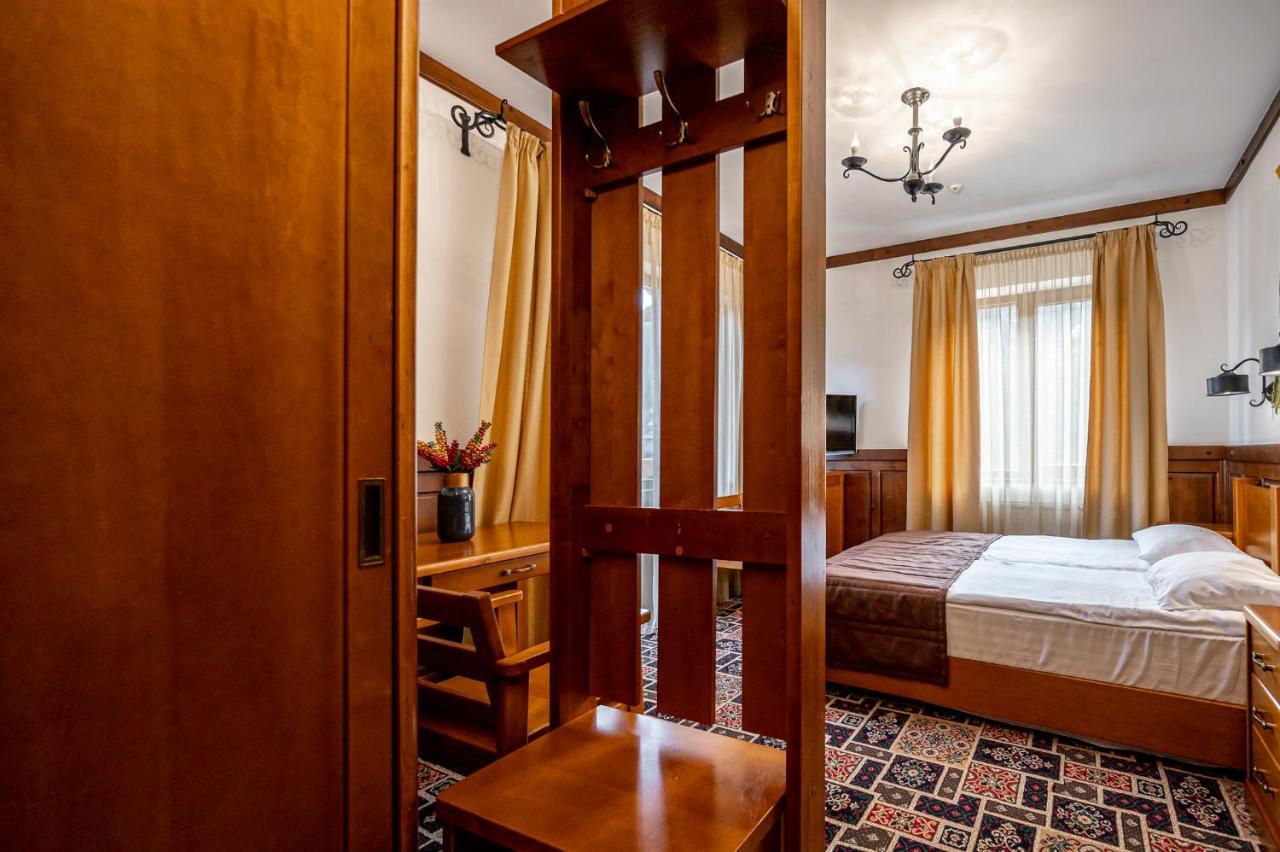 Tatariv Deluxe Hotel Buitenkant foto